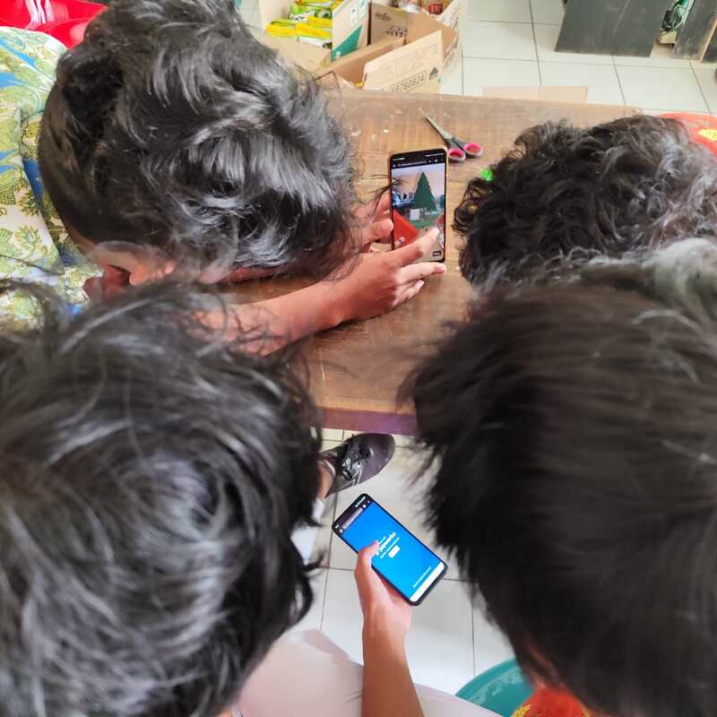 Digital Skills - Pelatihan pembuatan Augmented Reality (AR) untuk Display Bazar