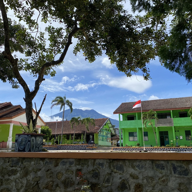 Lingkungan yang Asri di Kaki Gunung Lawu