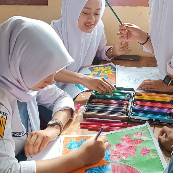 Wah... hari kita di smansi penuh warnaaa...