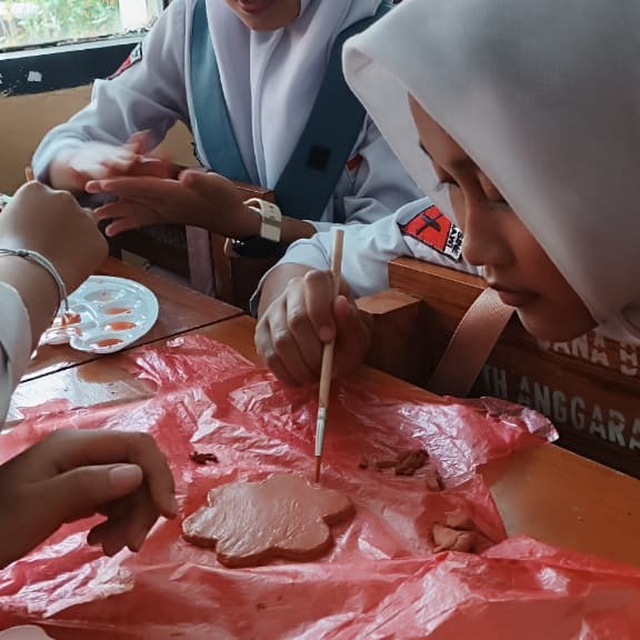 Sitik.. sitik... belajar make up in tanah liat
