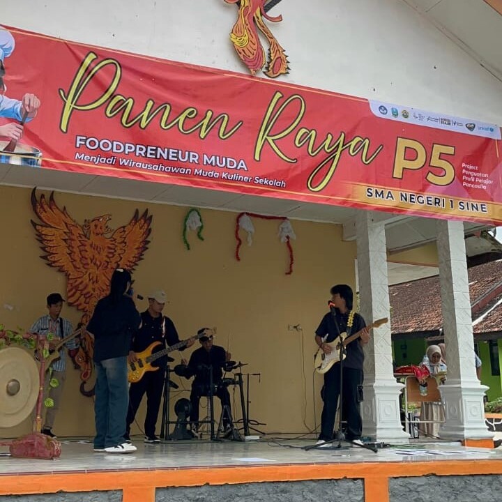 Ngeband ? tenaang... di SMANSI kamu bisa jadi anak Band