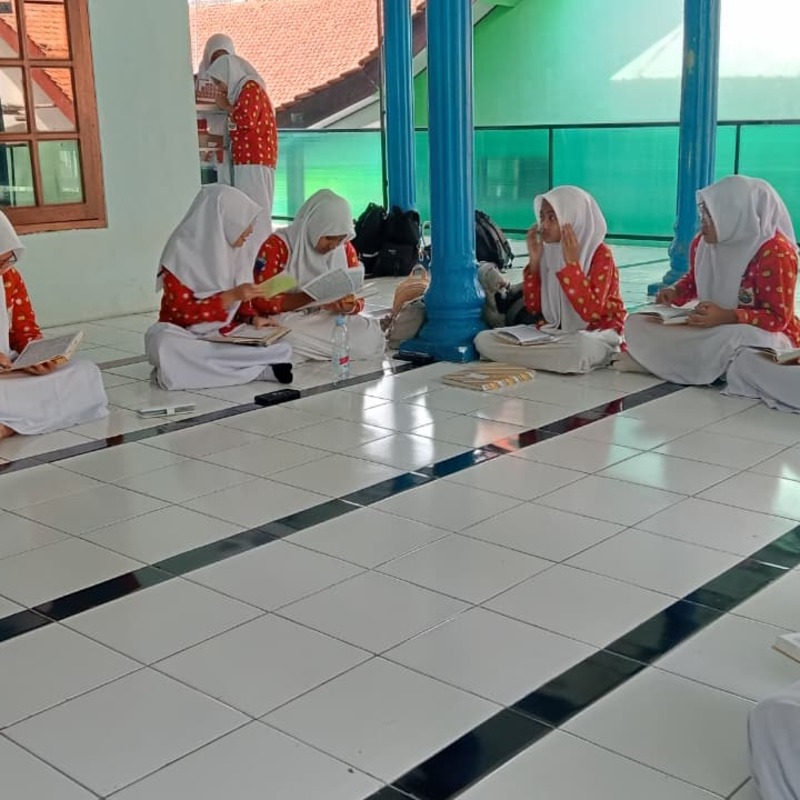 Mau komunitas yang agamis ? tentu ada Rohis menjadi rekan islamimu