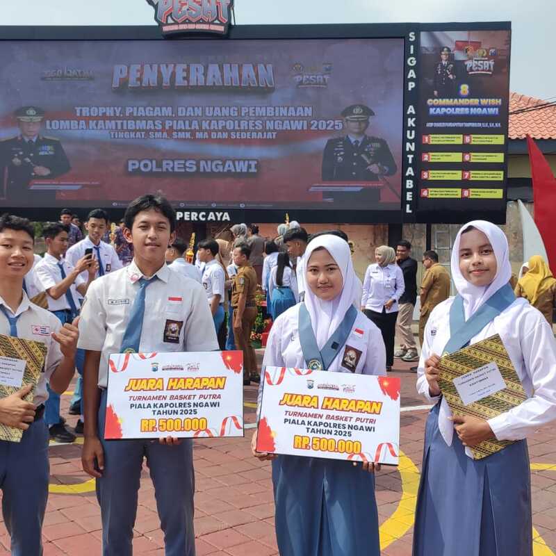 Team Basket SMANSI putra dan putri juara piala Kapolres