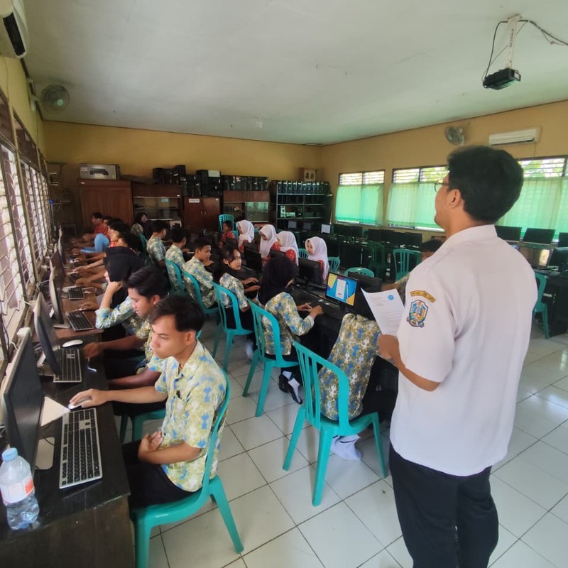 Sinau komputer ? sini sini... SMANSI siap menyambutmu